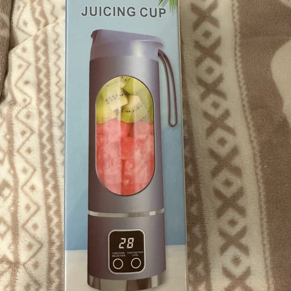 Juicing cup (USB portable blender)